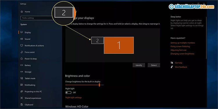 Chọn máy chiếu của bạn trong phần Display Settings để điều chỉnh cài đặt hiển thị