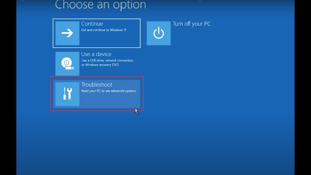 Chọn Troubleshoot trong Advanced Startup Options để xử lý khi quên mật khẩu laptop Win 11