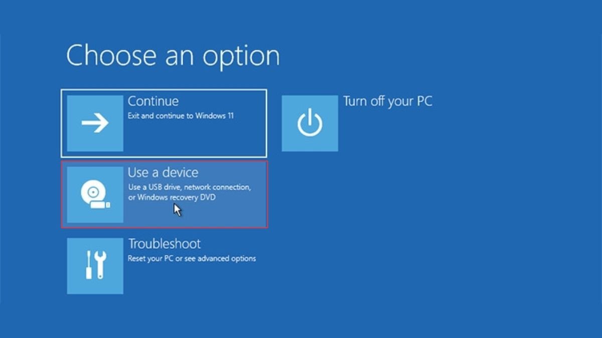 Chọn Use a device để khởi động từ USB boot khi quên mật khẩu laptop Win 11