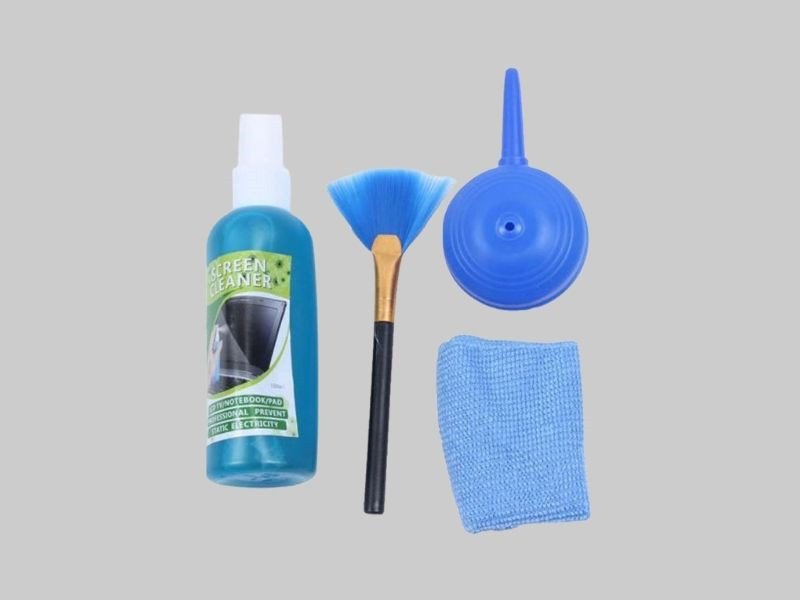 Chuẩn bị dụng cụ vệ sinh bàn phím