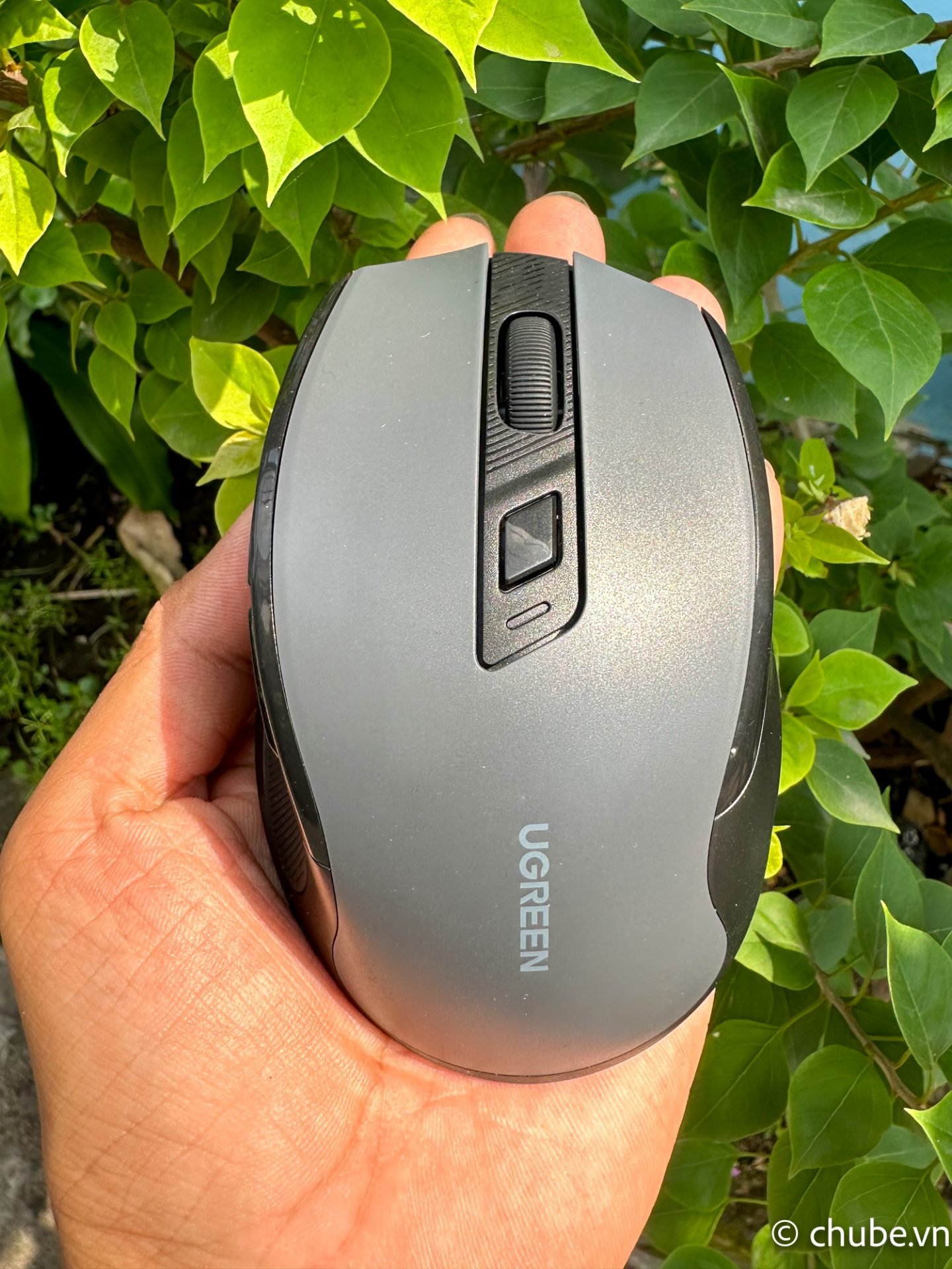 Chuột không dây Ugreen MU006 màu đen, thiết kế công thái học, nút chống ồn