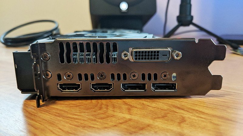 Cổng DisplayPort trên laptop giúp kết nối với máy chiếu