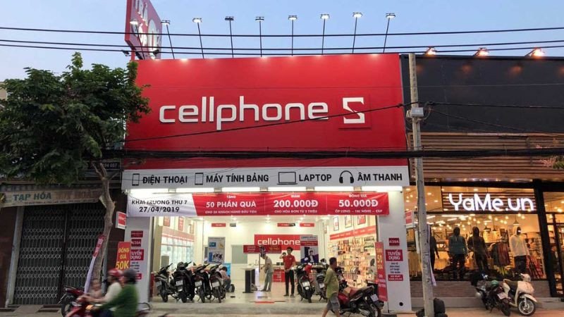 Cửa hàng CellphoneS, điểm đến phổ biến khi bạn muốn mua laptop ở TPHCM.