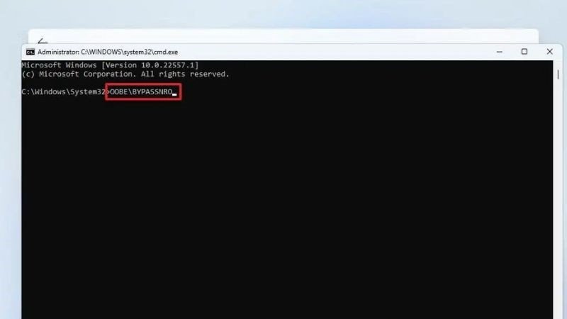 Cửa sổ Command Prompt (CMD) hiển thị lệnh oobebypassnro để bỏ qua kết nối mạng khi cài đặt Windows 11.