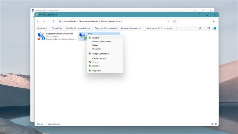 Cửa sổ Network Connections hiển thị card mạng đang bị vô hiệu hóa