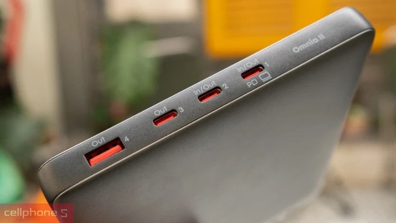 Đa dạng cổng kết nối USB-A và USB-C trên thiết bị sạc dự phòng