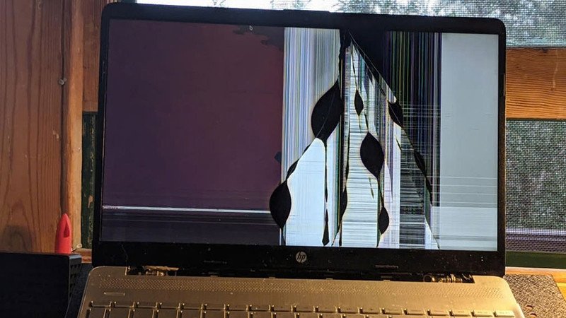 Dấu hiệu cần thay màn hình laptop HP khi màn hình bị hỏng nặng