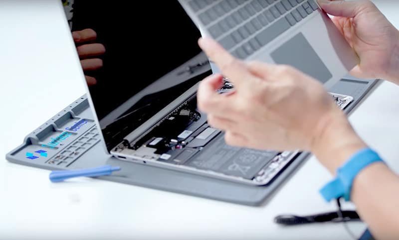 Dấu hiệu cần thay pin Surface Laptop 3