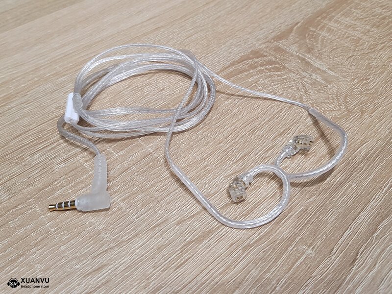 Dây cáp mạ bạc đi kèm tai nghe KZ ZSN Pro X, thể hiện chất lượng cao cấp