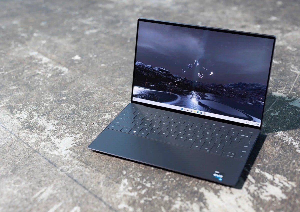 Dell XPS 13 Plus với thiết kế tinh tế và trải nghiệm gõ phím thoải mái.