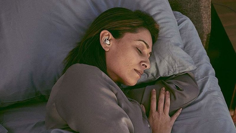Đeo tai nghe khi ngủ có thể gây hại cho tai nghe và sức khỏe thính giác của bạn