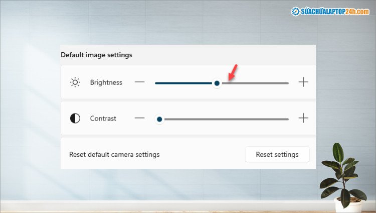 Di chuyển thanh trượt Brightness để điều chỉnh độ sáng và sắc nét