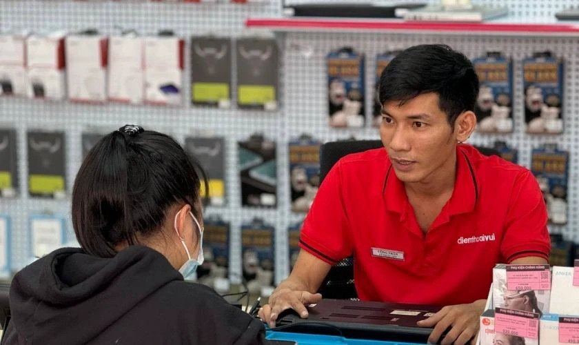 Dịch vụ thay thế bản lề laptop bị gãy chuyên nghiệp