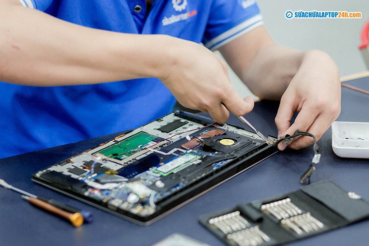 Dịch vụ vệ sinh laptop uy tín chuyên nghiệp tại các trung tâm bảo dưỡng