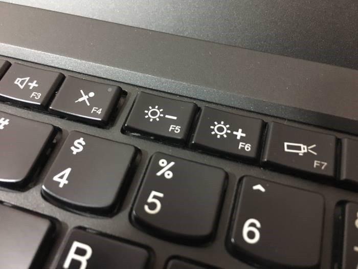 Điều chỉnh độ sáng màn hình laptop bằng phím tắt trên bàn phím
