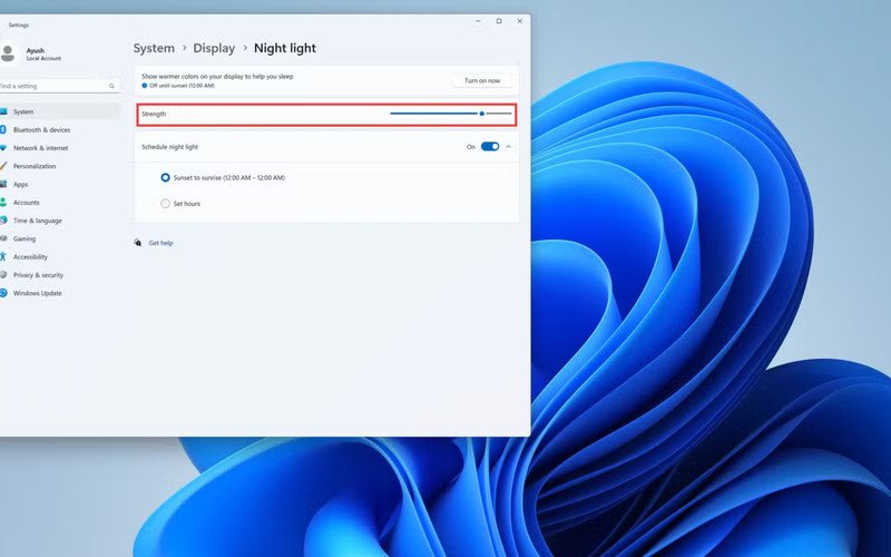 Điều chỉnh nhiệt độ màu ấm hơn với thanh trượt Strength của Night Light