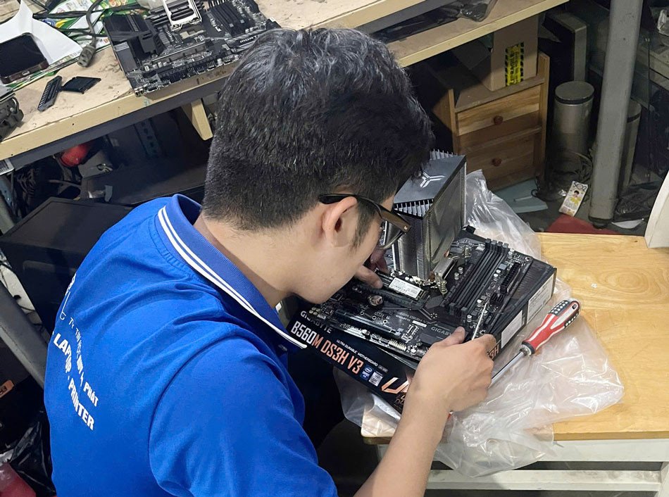 Đội ngũ kỹ thuật viên sửa laptop tận nhà đáng tin cậy ở Quận 12