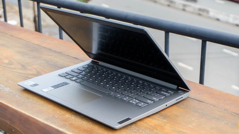 Dòng laptop Lenovo IdeaPad phù hợp cho học sinh, sinh viên, thể hiện sự đa dạng của **laptop Lenovo của nước nào**