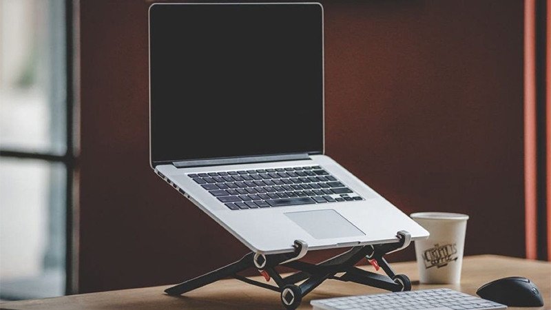 Giá đỡ laptop giúp tản nhiệt CPU và cải thiện tư thế làm việc
