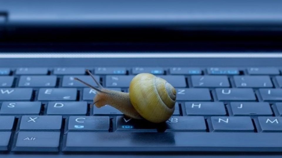 Giải đáp thắc mắc về máy tính chạy chậm