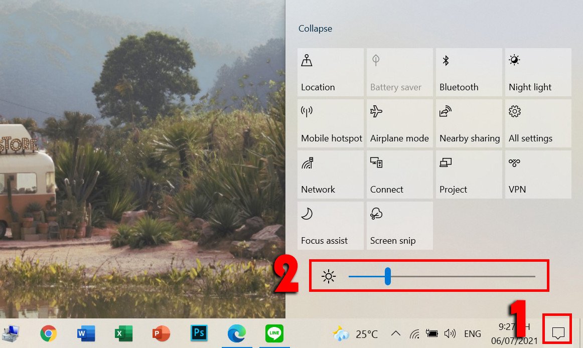 Giao diện Action Center trên Windows cho phép kéo thanh để giảm ánh sáng màn hình laptop