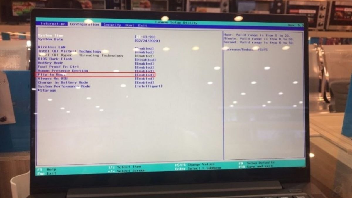 Giao diện cài đặt BIOS của Lenovo, hiển thị tùy chọn 'Flip to Boot' cần được vô hiệu hóa để ngăn chặn tình trạng laptop tự bật nguồn khi mở nắp