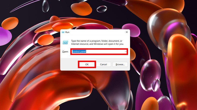Giao diện Control Panel mở hộp thoại Run trên laptop