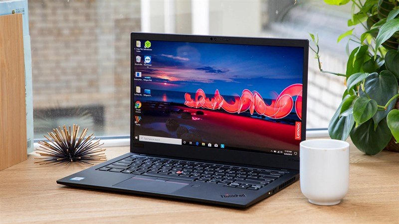 Giao diện laptop Windows 10 hiển thị màn hình nền, minh họa việc chụp màn hình laptop Win 10.