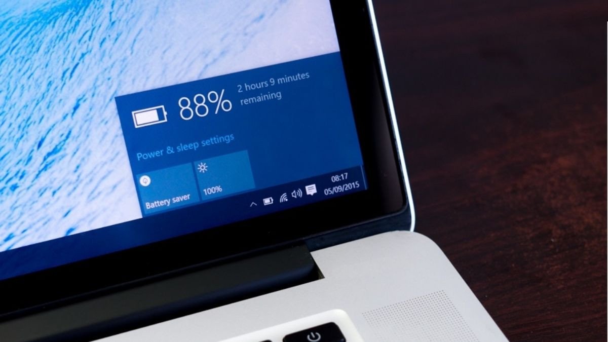 Giao diện máy tính với biểu tượng pin và cài đặt sạc, minh họa cách giới hạn sạc pin laptop HP