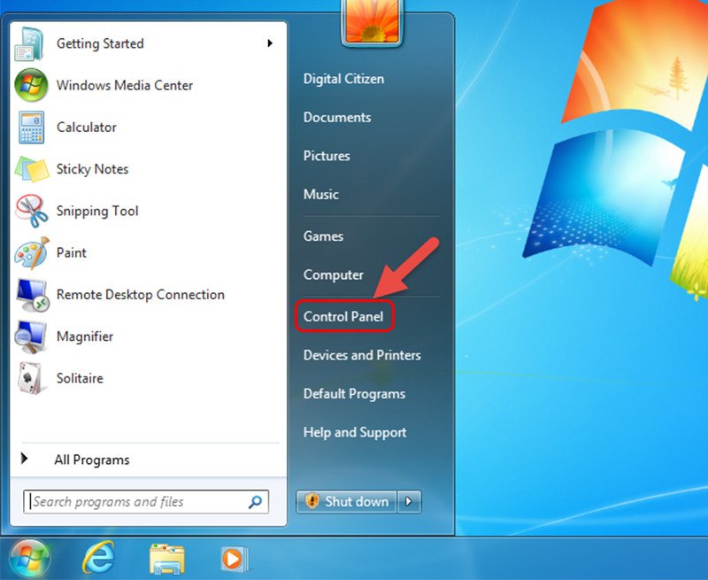 Giao diện Start Menu Windows 7 với tùy chọn Control Panel để khóa chuột cảm ứng