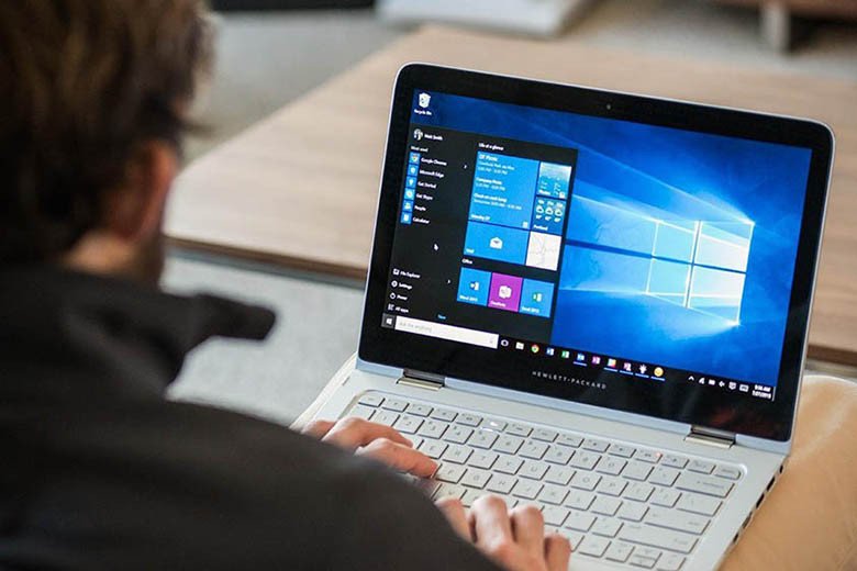 Giao diện Task Manager trên Windows, nơi người dùng có thể tắt các tác vụ chạy ngầm để hạn chế chai pin laptop