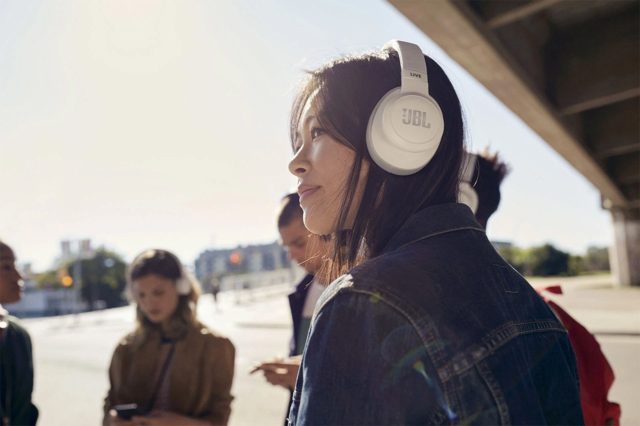 Giao diện tùy chỉnh âm thanh trong ứng dụng JBL Headphones
