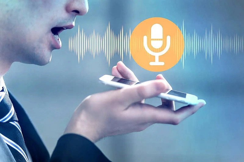 Giao diện Voice Control hiển thị trên màn hình iPhone, minh họa tính năng điều khiển bằng giọng nói.