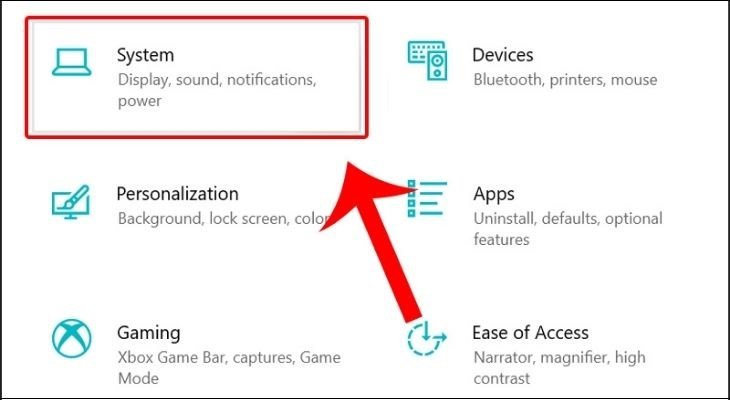 Giao diện Windows Settings trên laptop Dell với tùy chọn System được chọn.