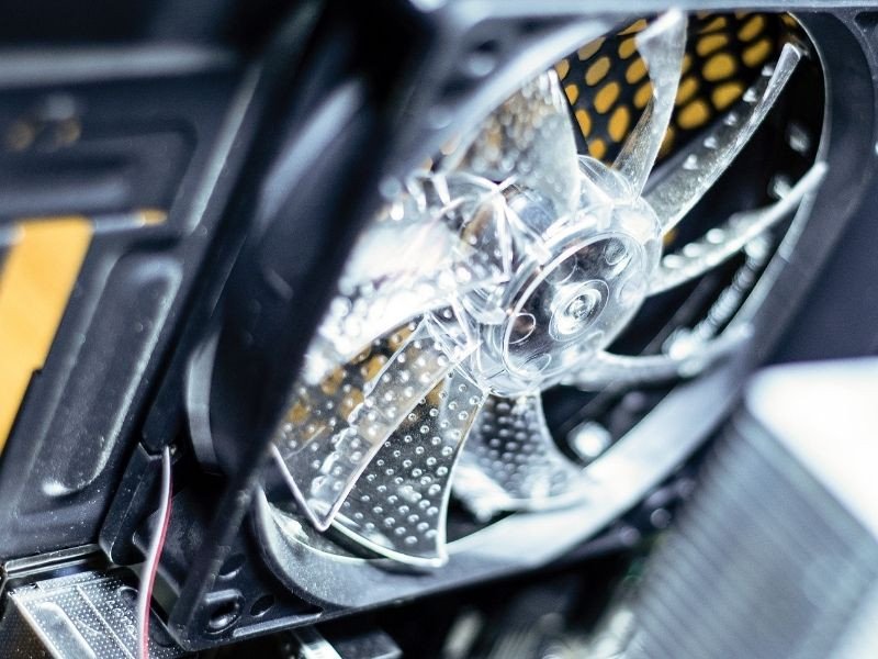 Hệ thống tản nhiệt và quạt laptop hoạt động kém dẫn đến quá nhiệt và sập nguồn