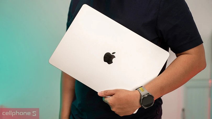 Hiển thị màn hình Retina sắc nét, sống động trên laptop Apple Macbook với màu sắc chân thực.