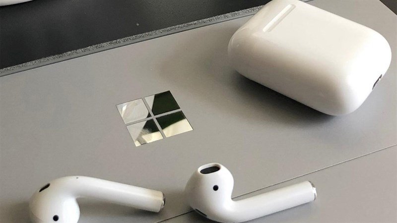 Hình ảnh AirPod kết nối không dây với laptop HP qua Bluetooth