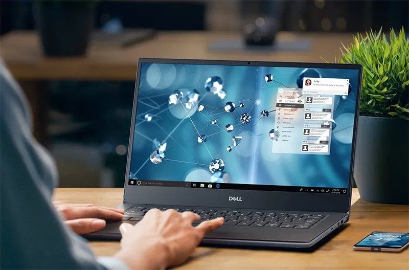 Hình ảnh bo mạch chủ laptop với các linh kiện vi mạch