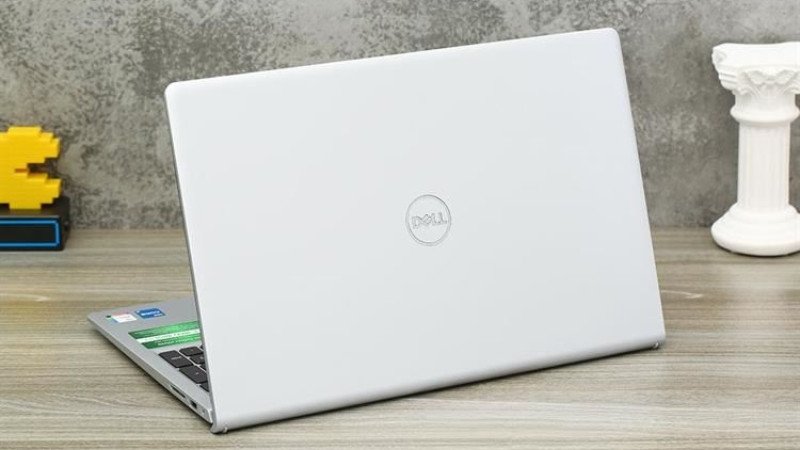 Hình ảnh chiếc Dell Inspiron 15 3530 i5 1334U, một trong những mẫu laptop 20 triệu đáng mua nhất cho công việc.
