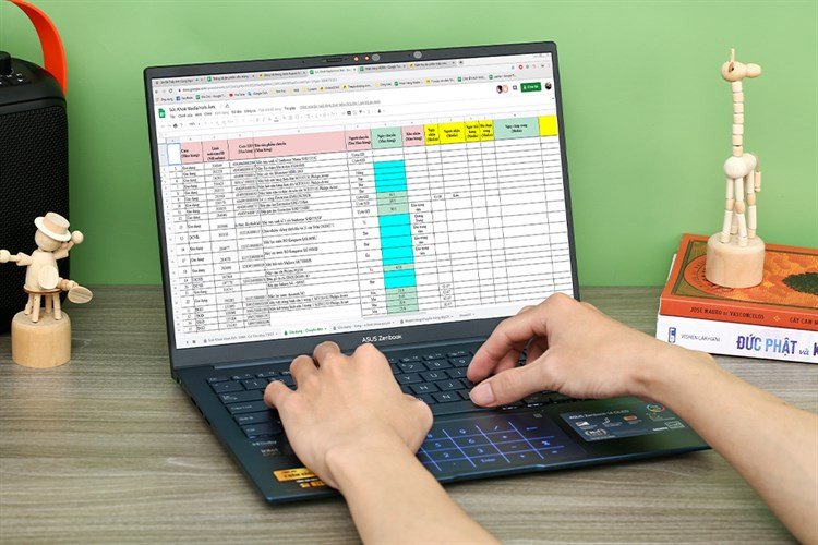 Hình ảnh laptop Asus phù hợp cho công việc văn phòng và học tập, cân nhắc giá laptop Asus