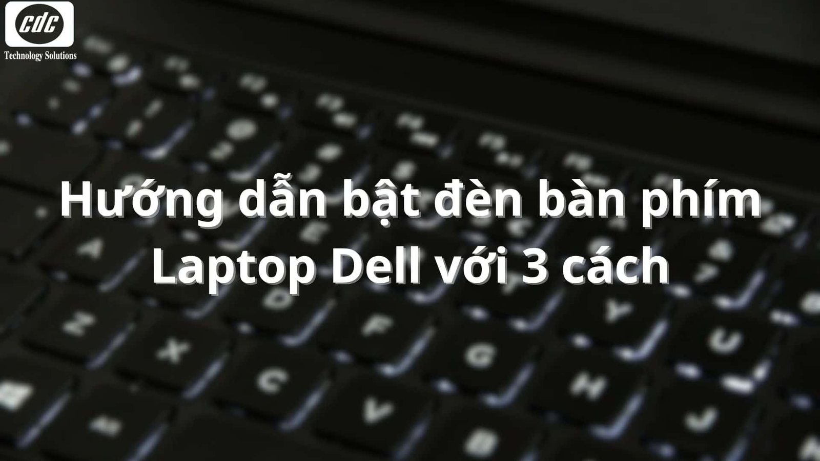 Hình ảnh laptop Dell với đèn nền bàn phím hoạt động trong điều kiện thiếu sáng