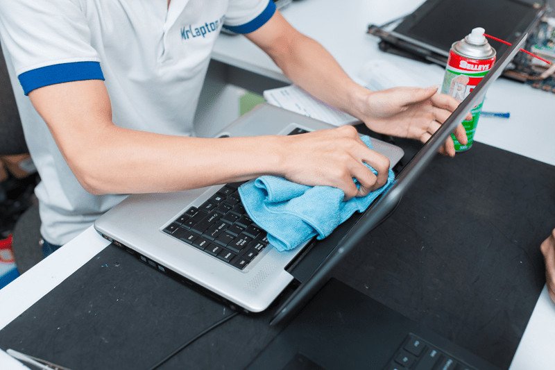 Hình ảnh minh họa dịch vụ sửa laptop lấy liền và hiệu quả