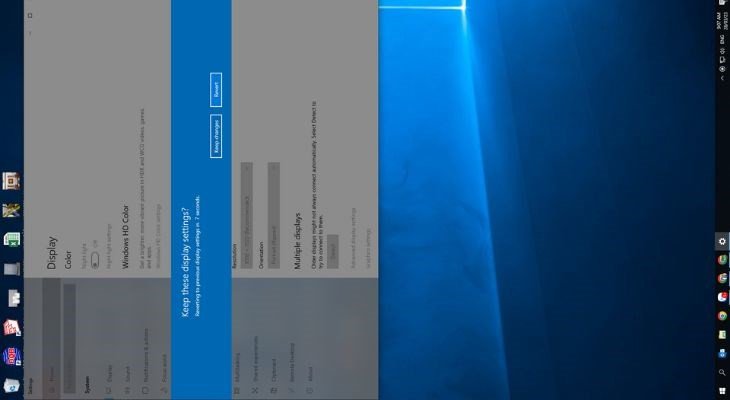 Hình ảnh minh họa màn hình laptop đã được xoay ngang để hiển thị nội dung dọc, tối ưu không gian làm việc