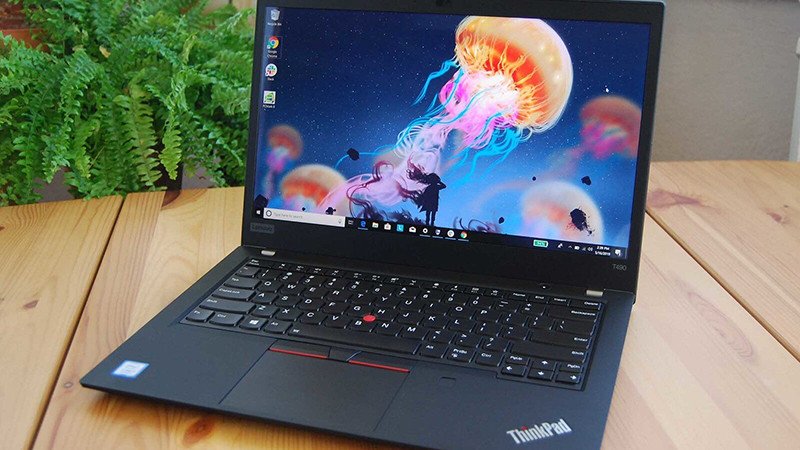 Hình ảnh minh họa một bàn phím laptop không bật được đèn nền, biểu thị lỗi phần mềm hoặc driver.