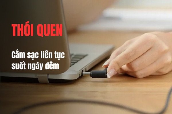 Hình ảnh minh họa việc cắm sạc laptop liên tục, một nguyên nhân khiến pin nhanh chai và cần thay cells pin laptop giá rẻ lấy ngay.