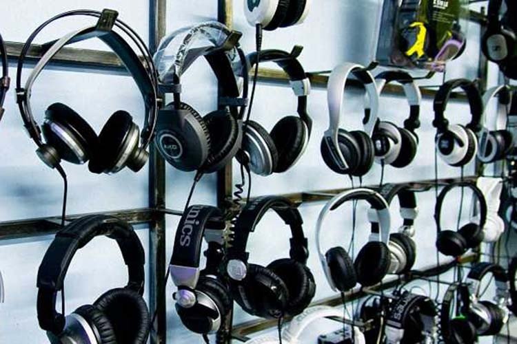 Hình ảnh một cặp tai nghe Bluetooth không dây
