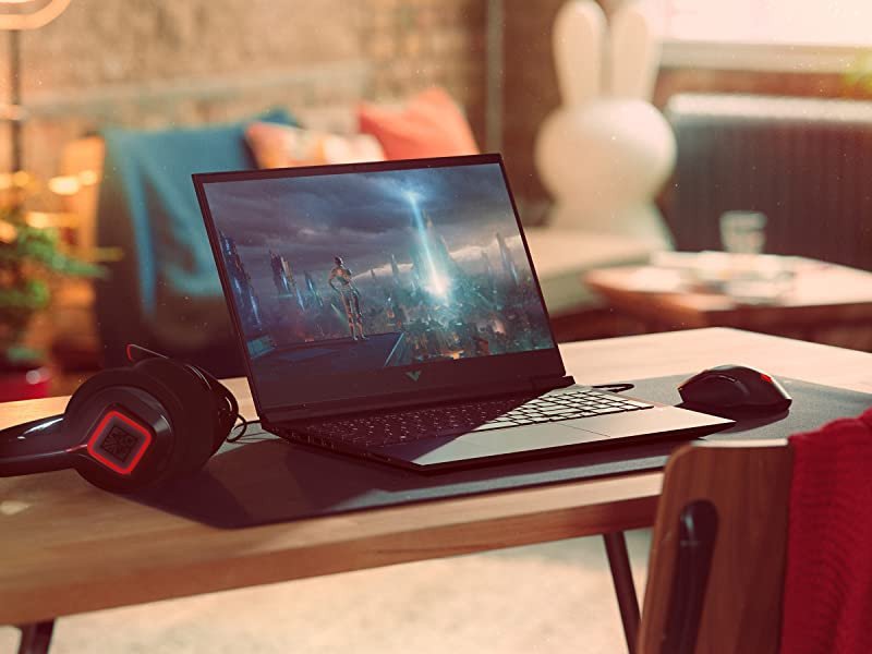 Hình ảnh một chiếc laptop HP Victus, minh họa cho tác hại khi chỉnh giờ trên laptop HP bị sai lệch.