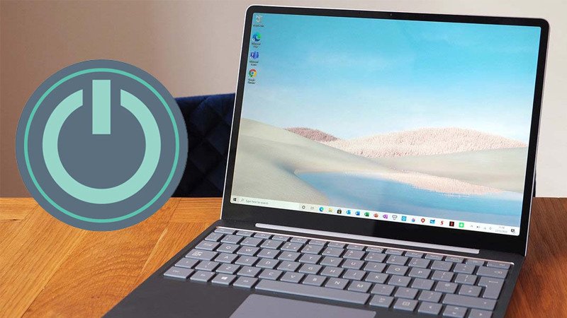 Hình ảnh một người dùng đang sử dụng bàn phím laptop để thao tác, thể hiện sự nhanh chóng và tiện lợi khi tắt máy không cần chuột