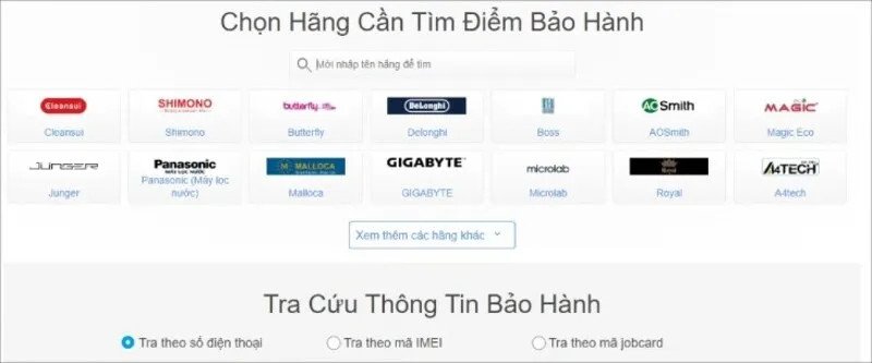 Hình ảnh người dùng gọi điện thoại để nhận hỗ trợ về thông số laptop màn hình 19 inch