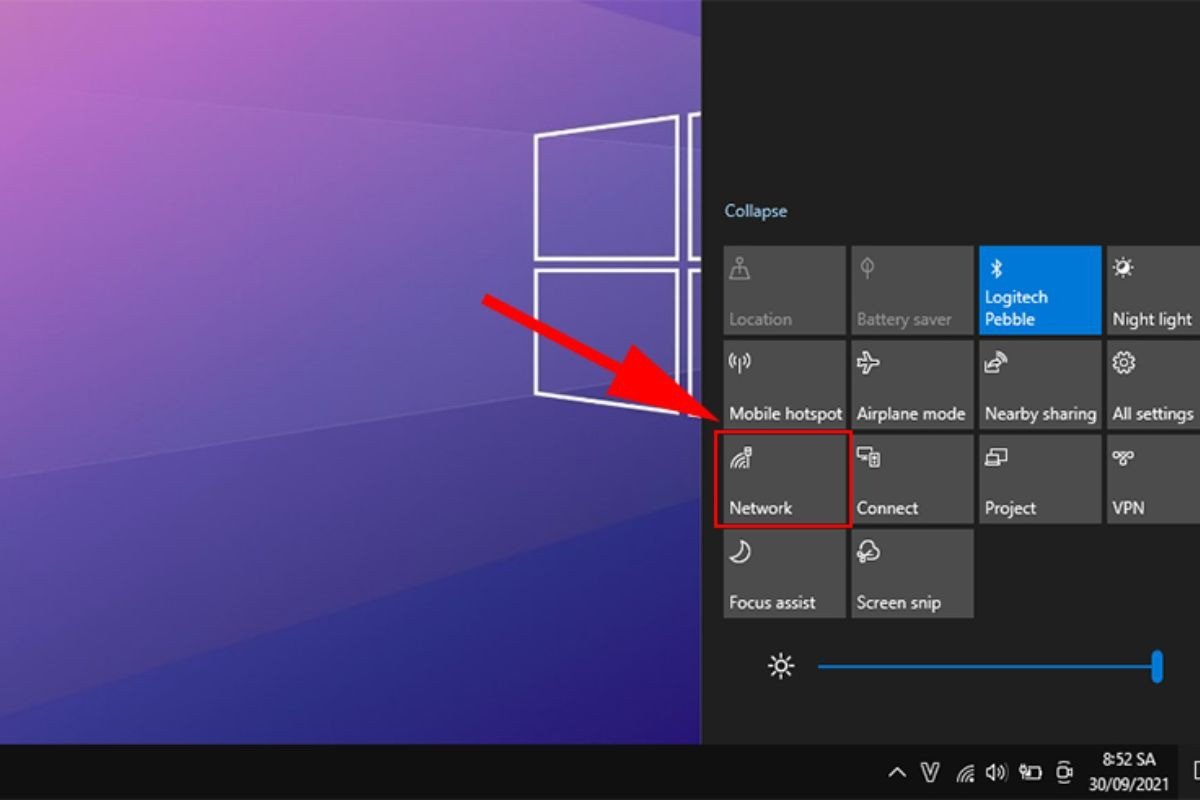Hình ảnh người dùng tắt kết nối Bluetooth và Wi-Fi để tiết kiệm pin laptop